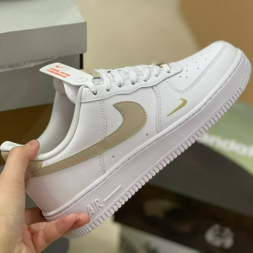 ❗️激安価格❗ Nike Air Force 1 Essential White Gold CZ0270-105