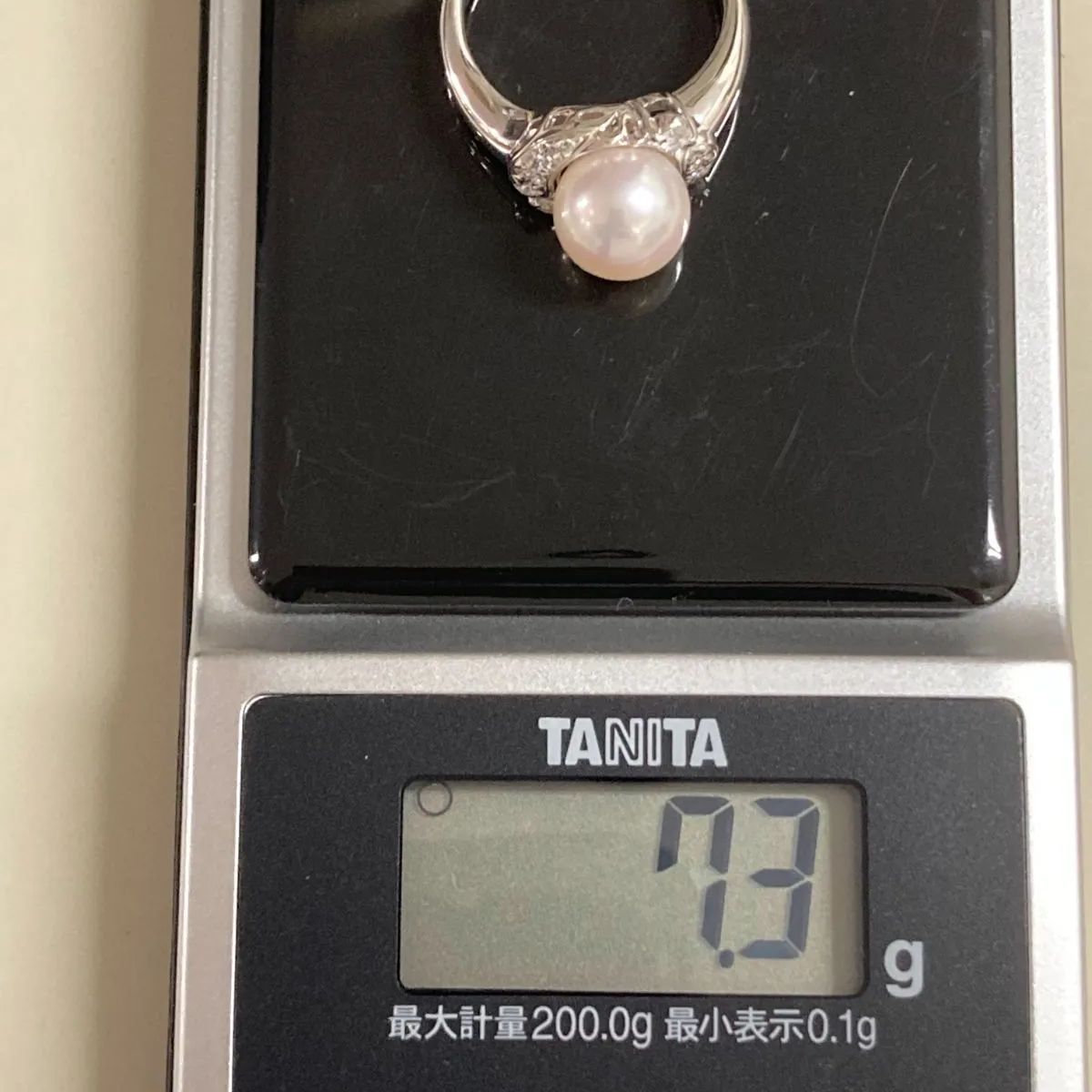 美しく輝きの良い、ダイヤ入りパールリング、プラチナ枠で専門店より 
