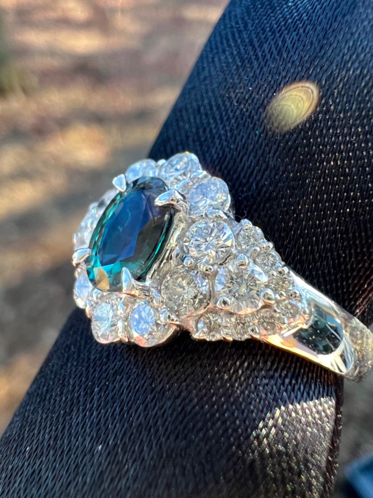 大蔵陶園 OKURAマーク 瑠璃色金銀彩南天図 花瓶 34.5㎝ 大倉陶園 2025