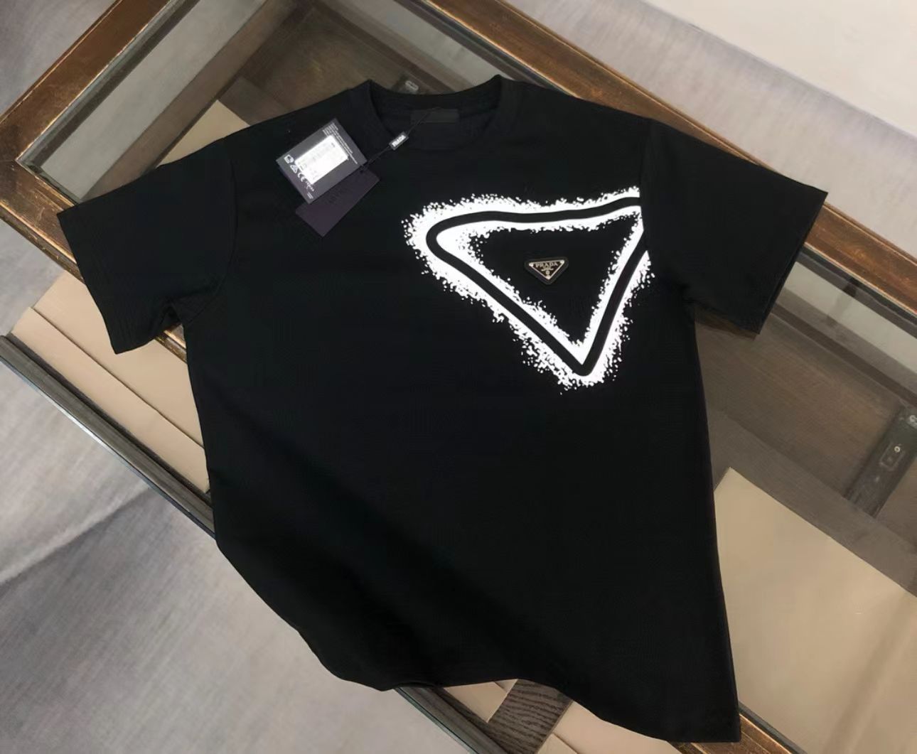 PRADA クラシック三角標識Tシャツ