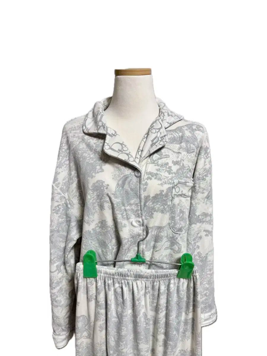 ディオール オブリーク パータン グレー パジャマ セットアップ