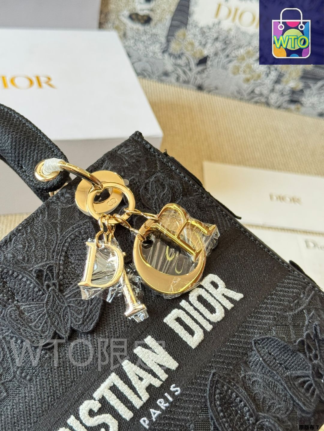 【お洒落な刺繍★人気】DIOR ラバ・ドウェイ 今日特価】Dior ディオール レディーD-Liteシリーズ 立体感豊か