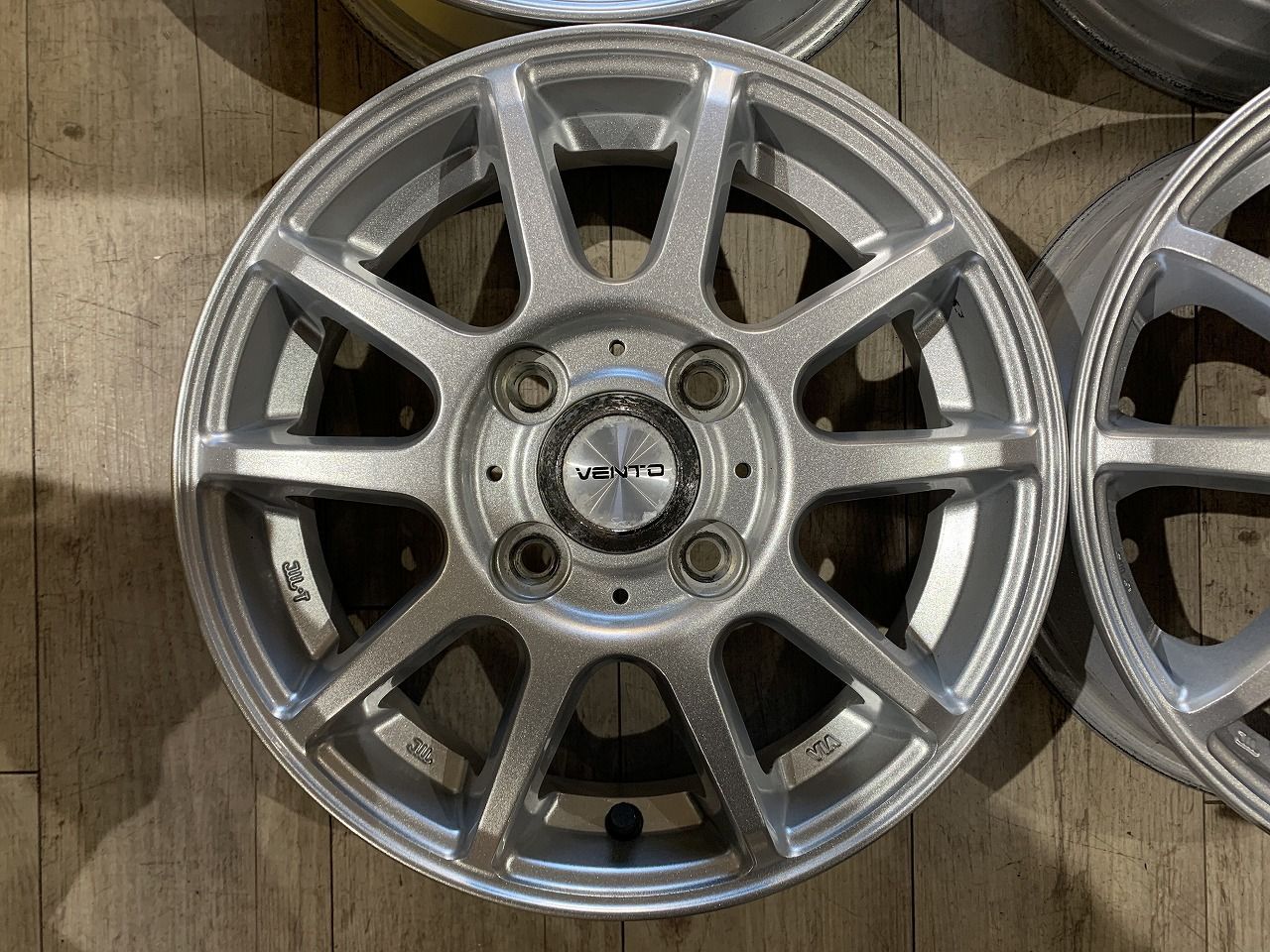 【2401067】TOPY VENTO スポークホイール 13インチ 4J +42 PCD100 4H 67mm 軽自動車 ワゴンR タント ムーブ バモス スペーシア ミラ N-BOX 等