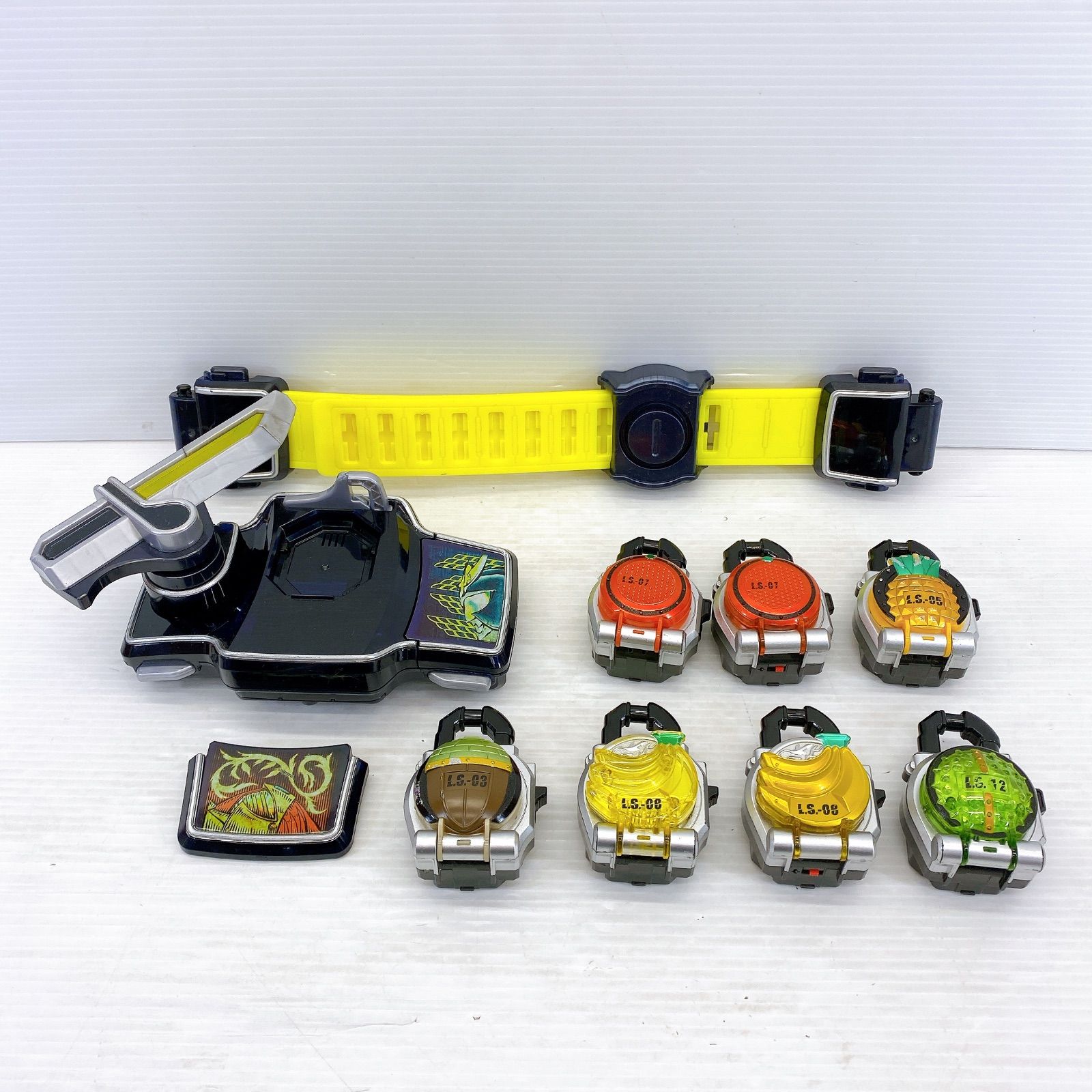 BANDAI 仮面ライダー鎧武 DX戦極ドライバー ロックシードセット 中古品
