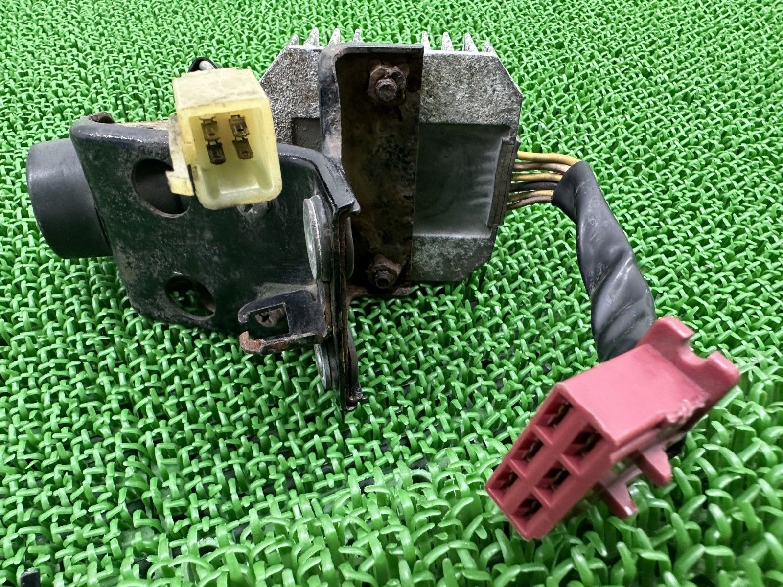 エストレヤ レギュレター カワサキ 純正 中古 バイク 部品 BJ250A エストレア 6ピン 電装ステー キーシリンダー セット 93