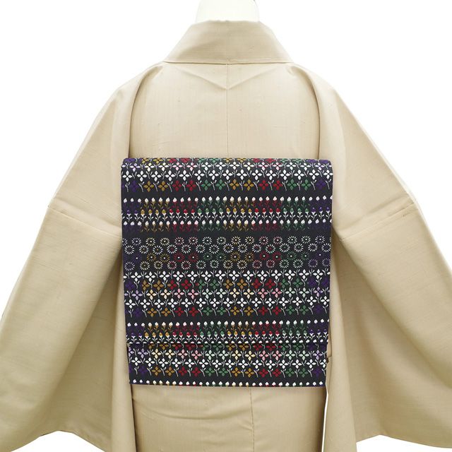 新古品 名古屋帯 正絹 全通 九寸 京都 西陣 織り柄 黒地 紫 赤 黄茶 緑 白 草花 カジュアル 春 秋 冬 おしゃれ 九寸名古屋帯 なごや帯 仕立て上がり みやがわ sb54633