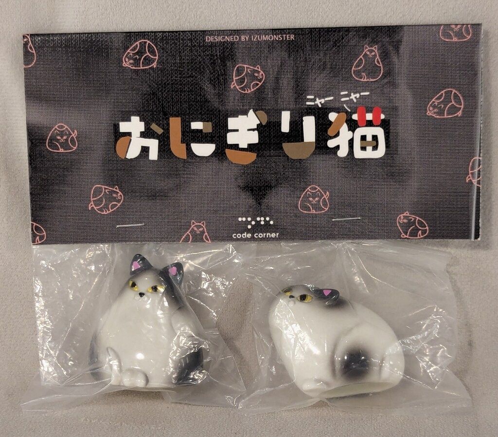izumonster CodeCorner おにぎり猫 izumonster CodeCorner おにぎり猫 2種セット 黒成型 - メルカリ