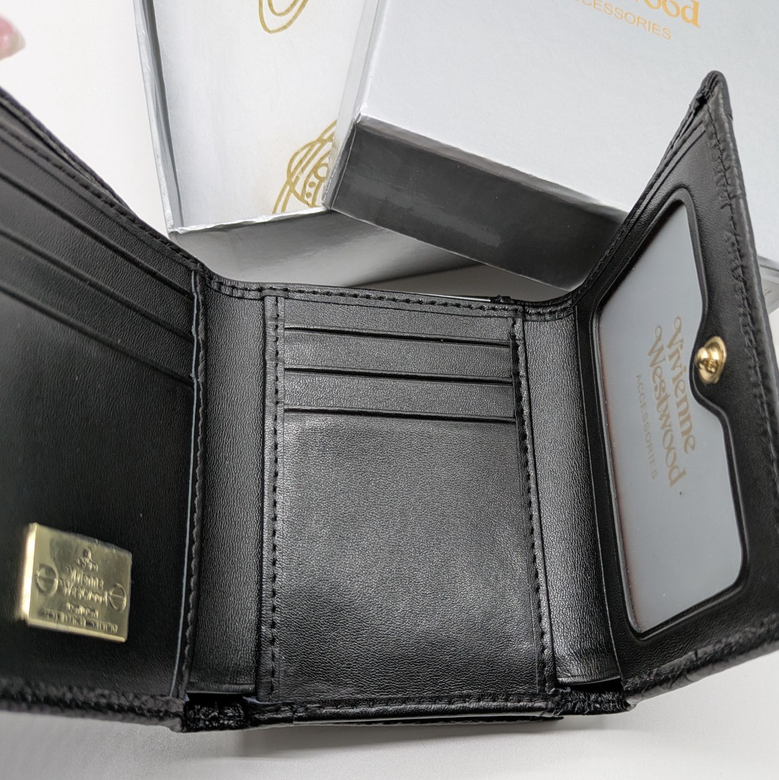 Vivienne Westwood ☆三つ折り財布☆黒 レザー マット 内柄も素敵