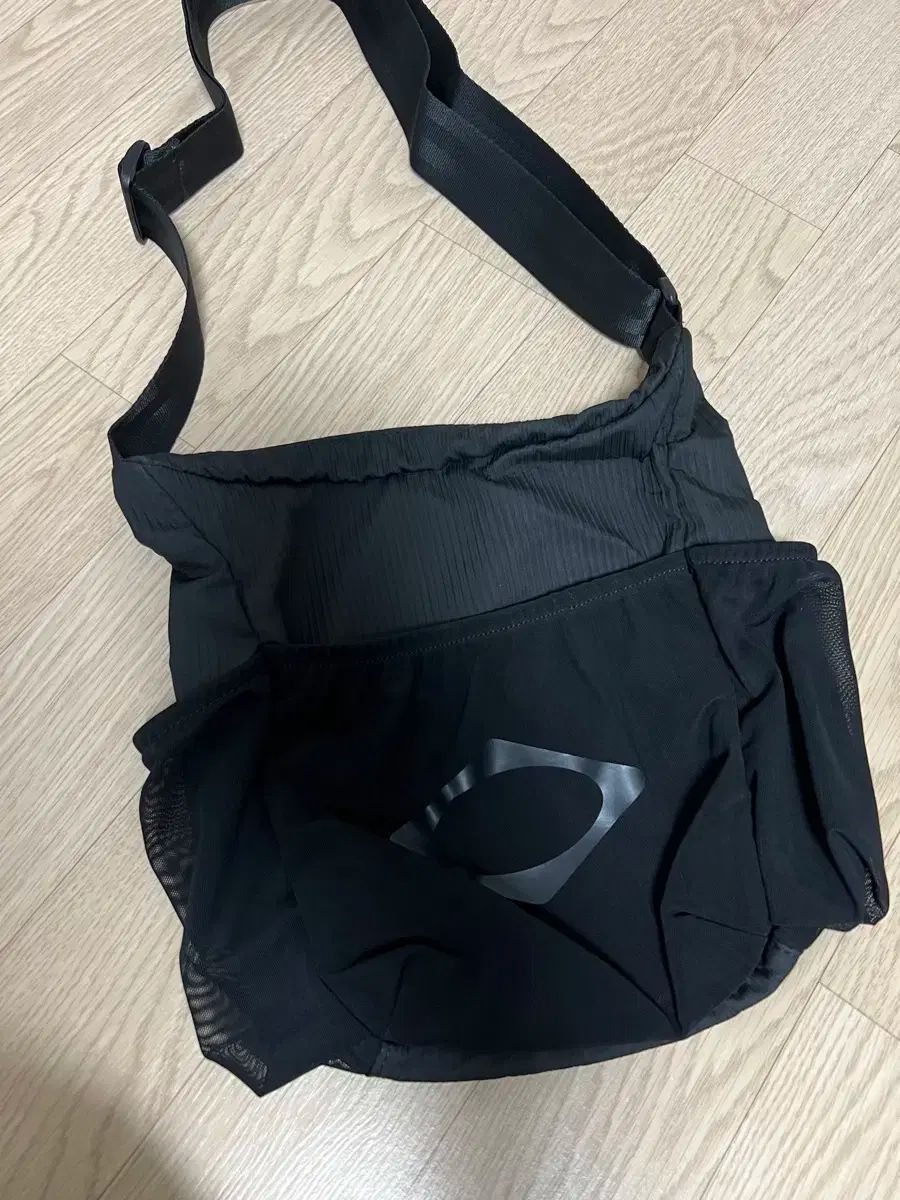 MISCHIEF メッシュ ポケット クロスバック ブラック