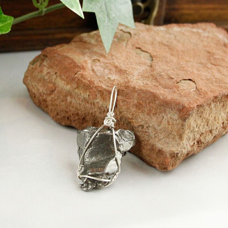 国産鉱物 奈良県産 レインボーガーネット kokusan04 天然石 せんとば