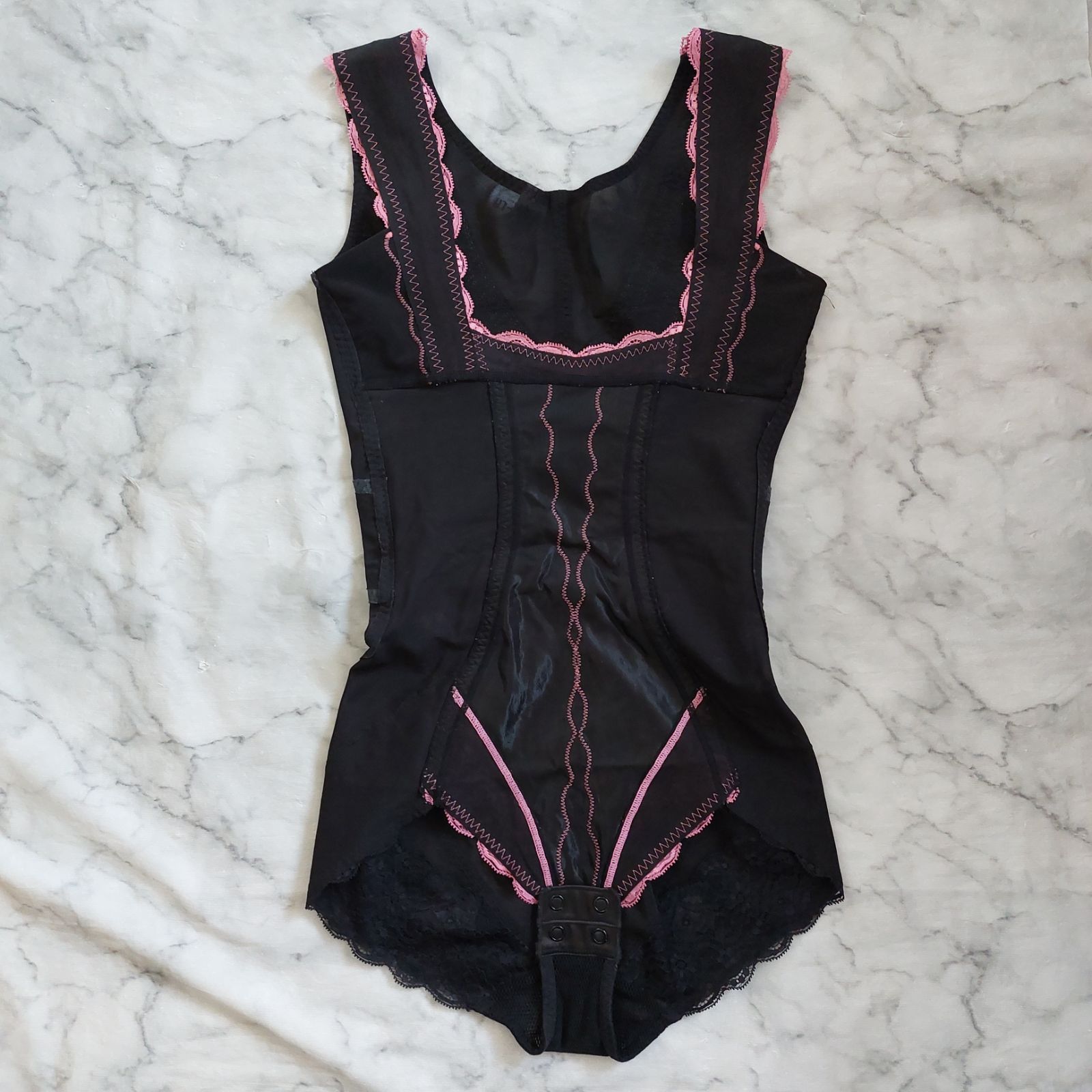 ボディースーツ