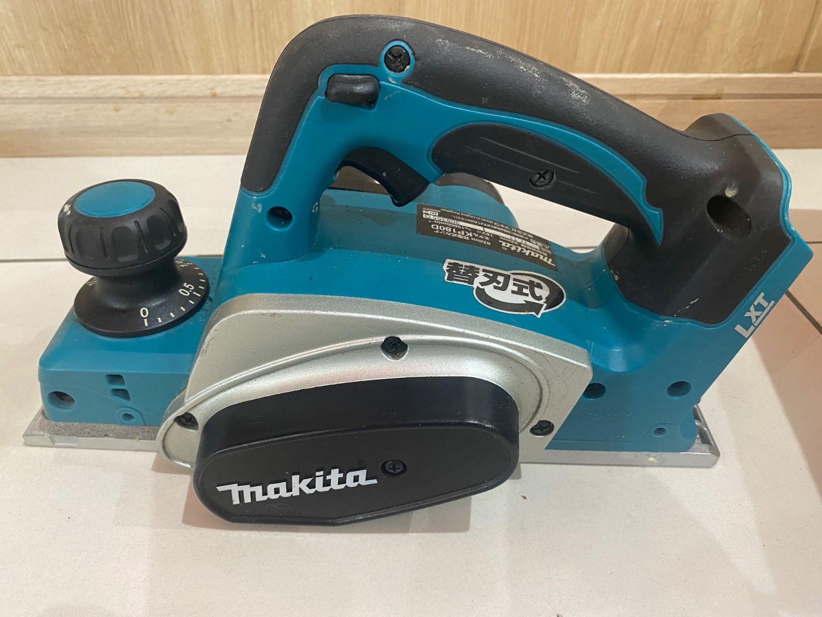 マキタ 18V 充電式カンナ KP180D
