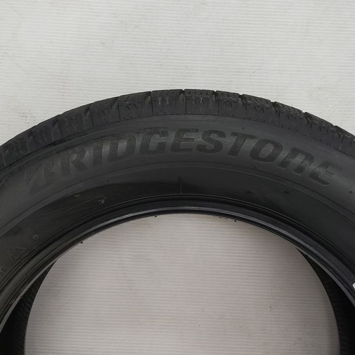 0 T 25037 スタッドレスタイヤ ブリヂストン BLIZZAK VRX 2 225 60 R 17 4本セット