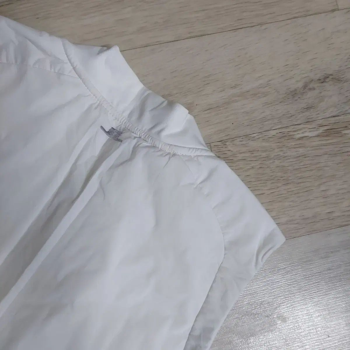 軽量ダウンベスト