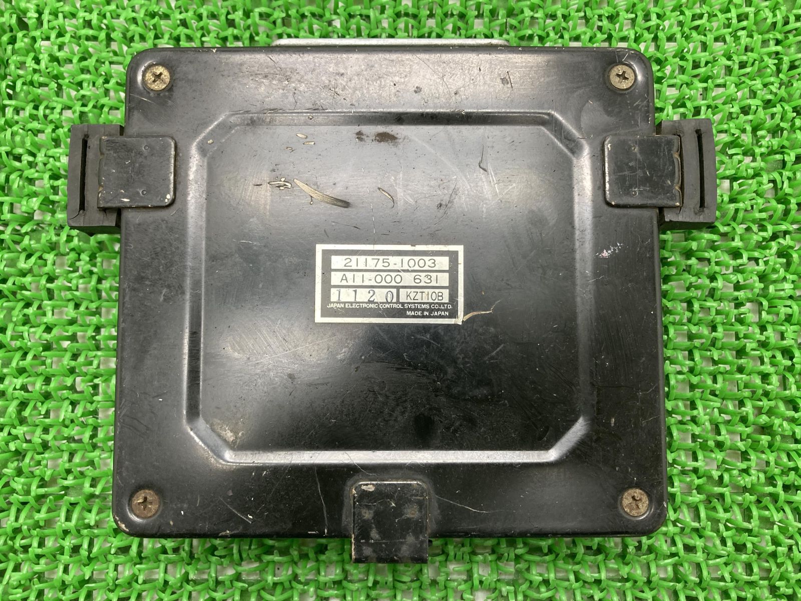 GPZ1100 ECU カワサキ 純正 バイク 部品 激レア ECM KZT10B 割れ欠け無し 機能的問題なし 車検 Genuine 【中古】 81 GPZ1100 ECU カワサキ 純正 中古 バイク 部品 激レア ECM KZT10B 割れ