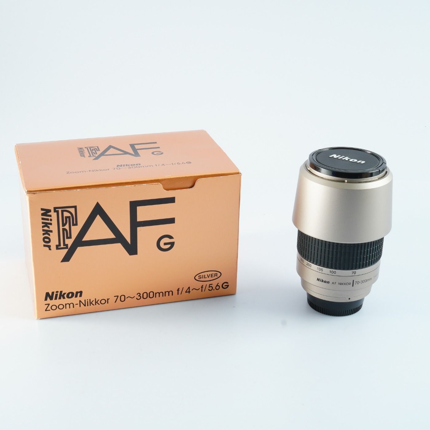 Nikon ニコン AF Nikkor 70-300mm F/4-5.6 G Silver ズームレンズ