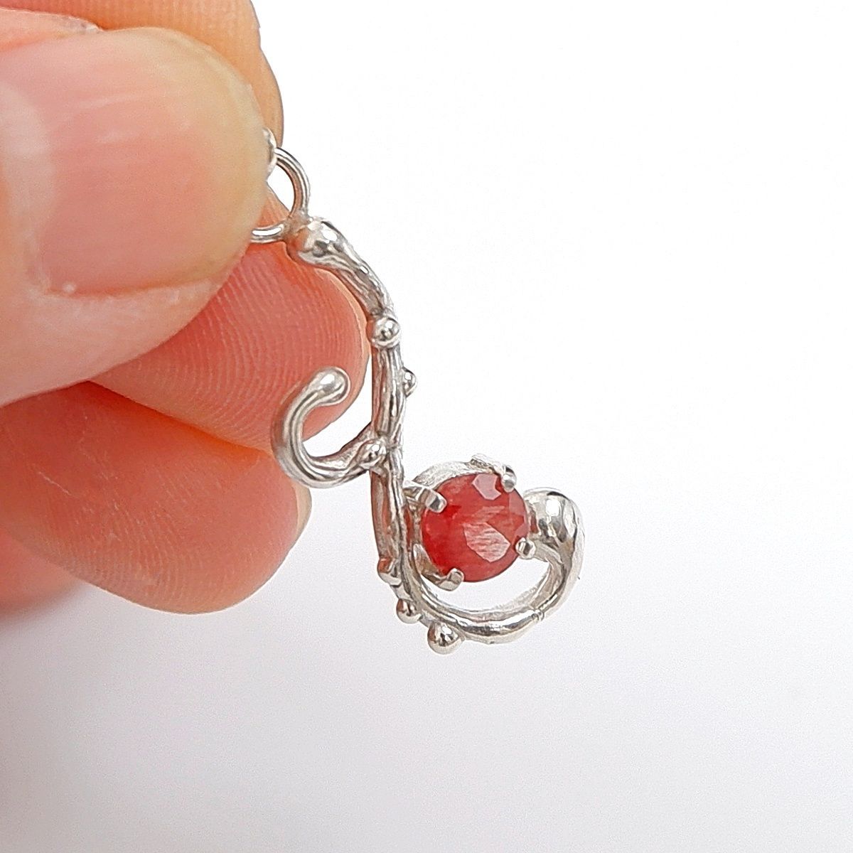 ～赤き芽吹きの調べ～ アンデシンのデザインペンダント 天然石 macari NEXPOTALLINN_EU