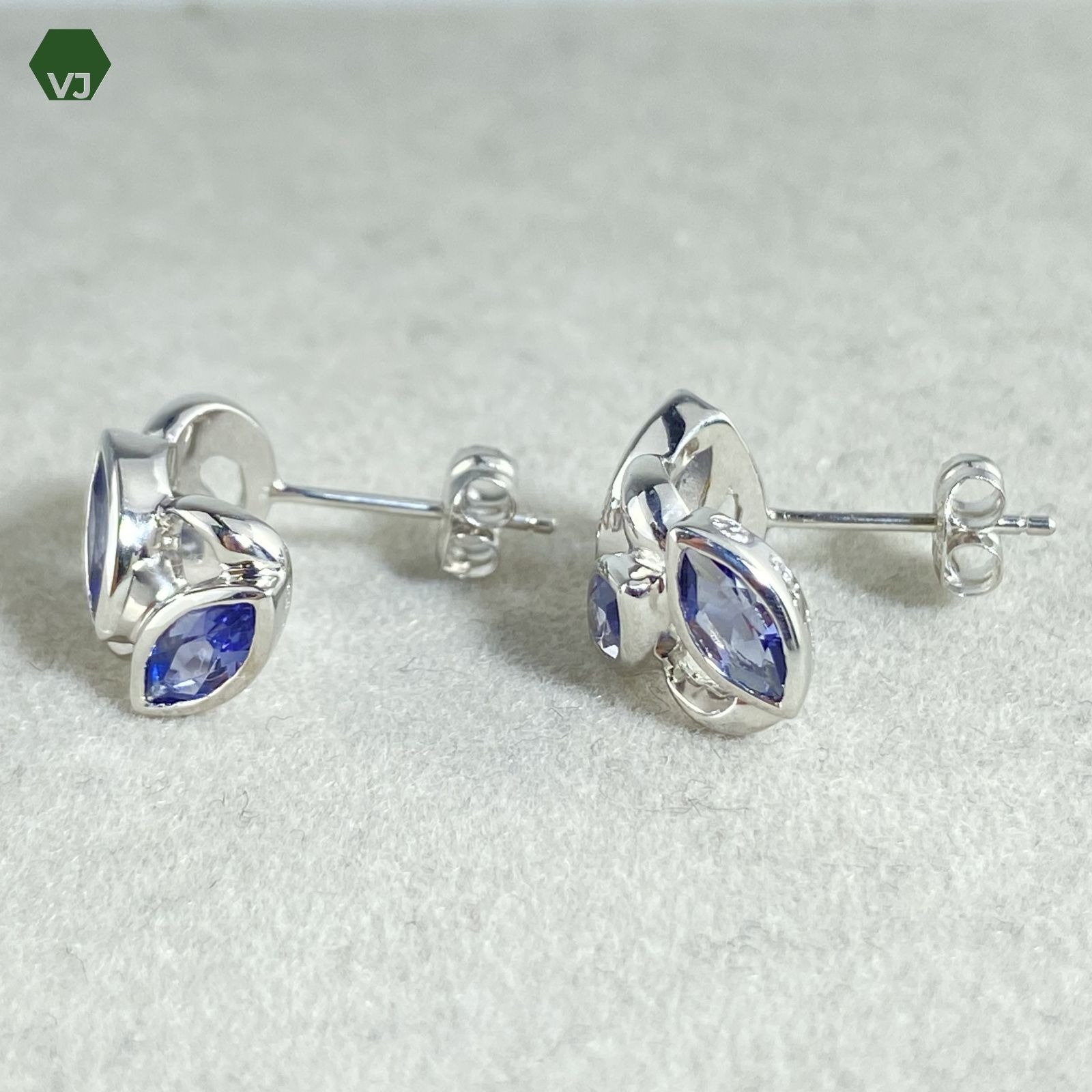 21-10】【ルジアダ】アイオライト ピアス 【中古】【750WG/PT900】☆By 