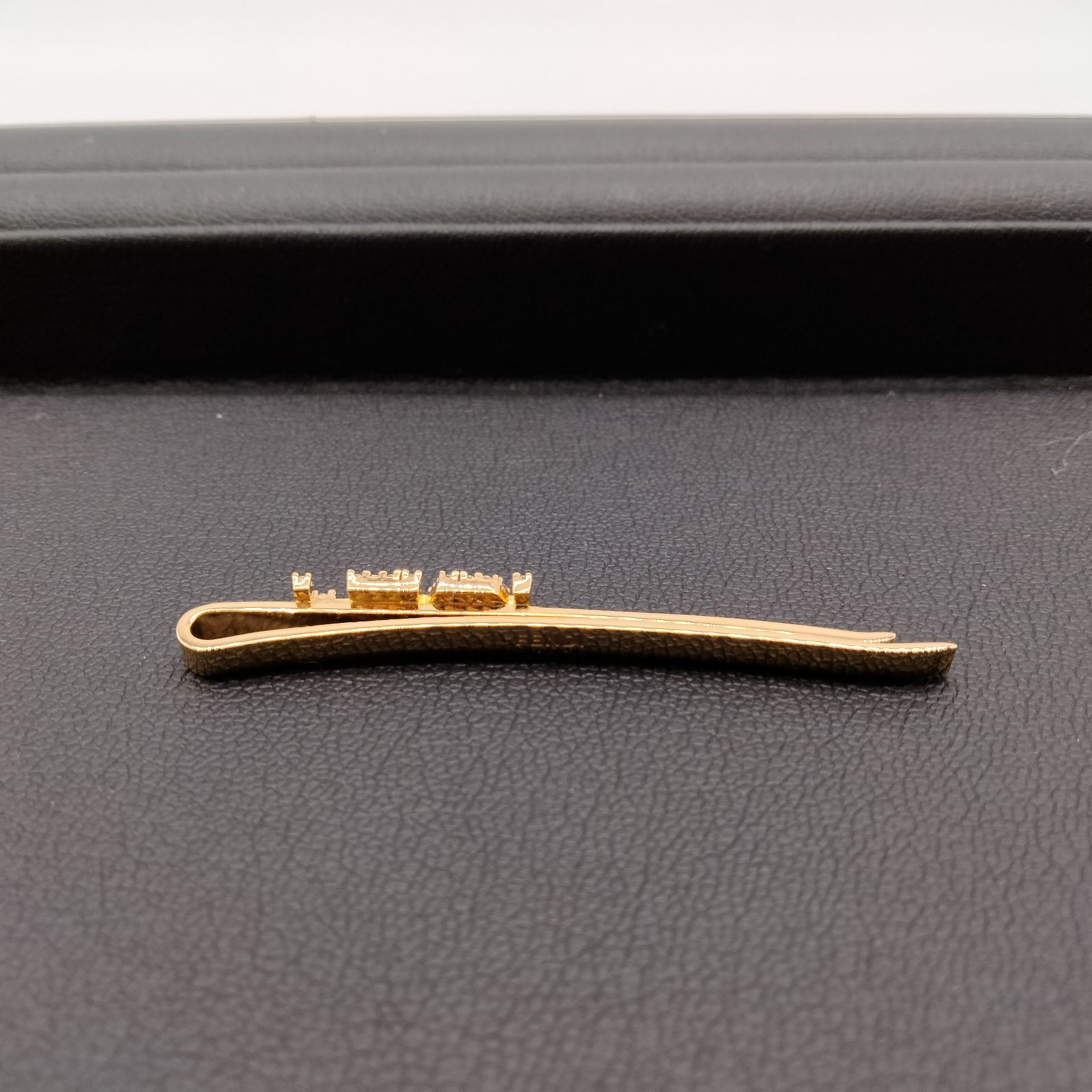完全正規品 FENDI ヘアピン タイピン 完全正規品 FENDI ヘアピン タイピン