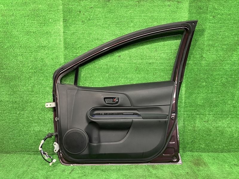 アクア NHP10 右フロントドア S アサヒ M2H3U 67001-52590 9AH