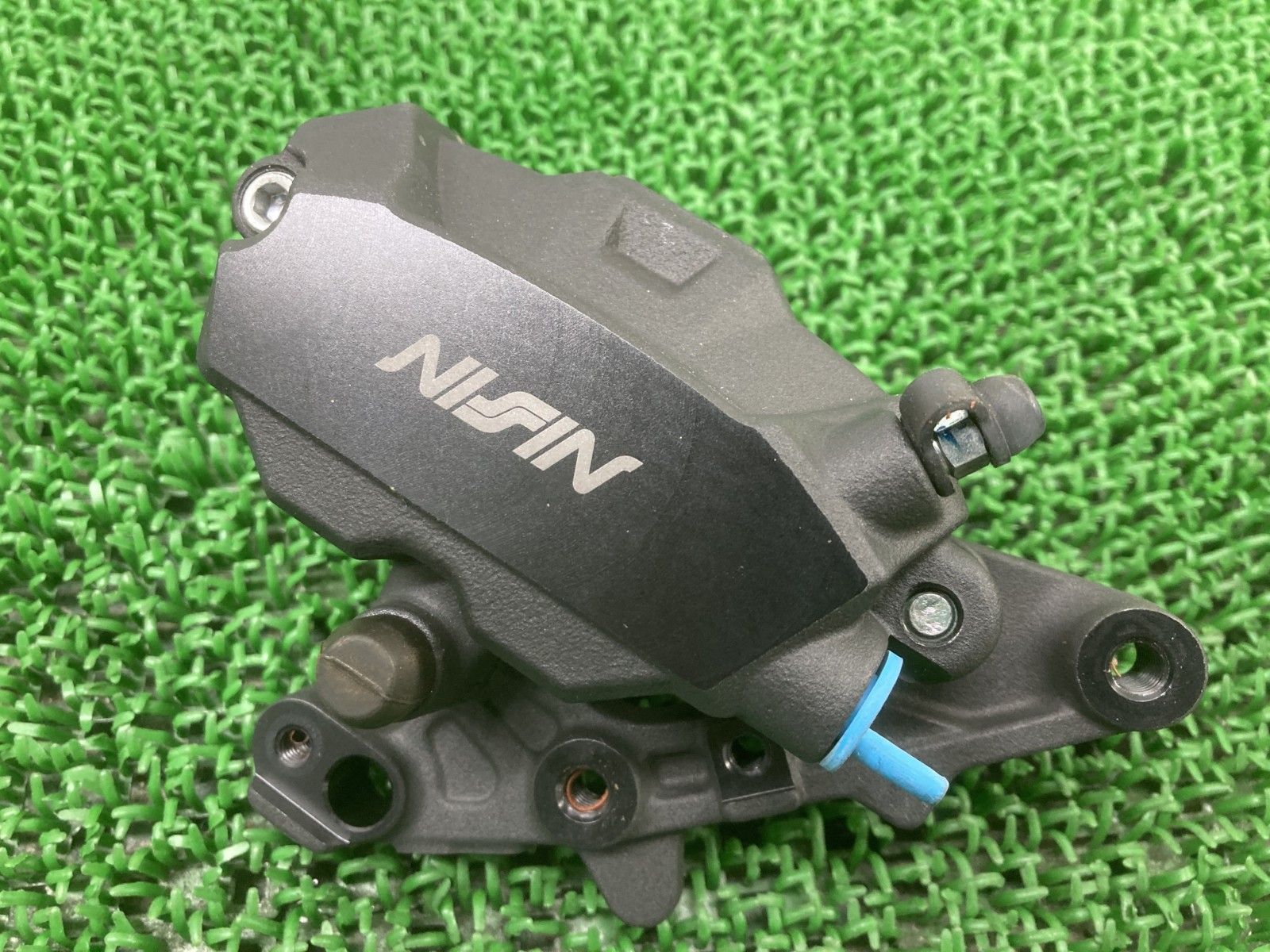 CBR400R フロントブレーキキャリパー MKA ホンダ 純正 中古 バイク 部品 NC56 NISSIN コンディション良好 割れ欠け無し 品薄 車検 Genuine 8 CBR400R フロントブレーキキャリパー MKA ホンダ 純正 バイク 部品