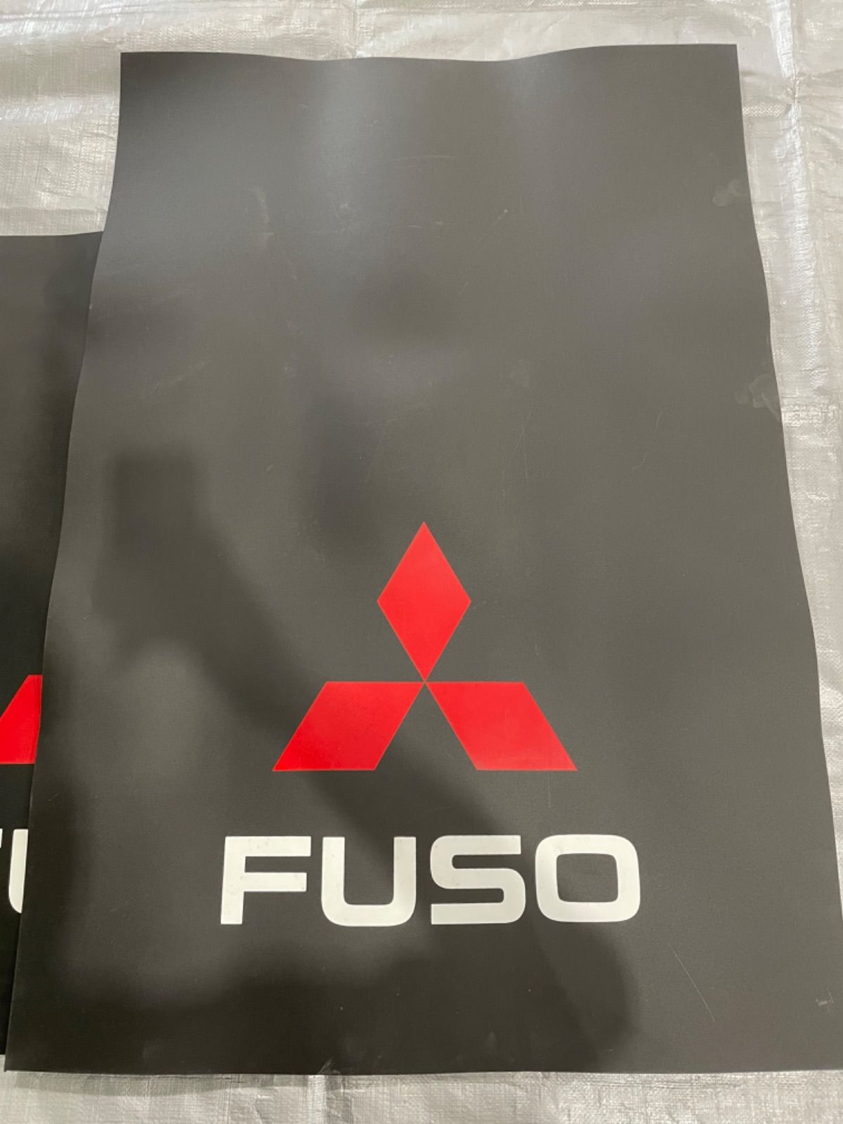 FUSO ロゴ 泥除け 三菱ふそう_ショップ | 純正アクセサリ