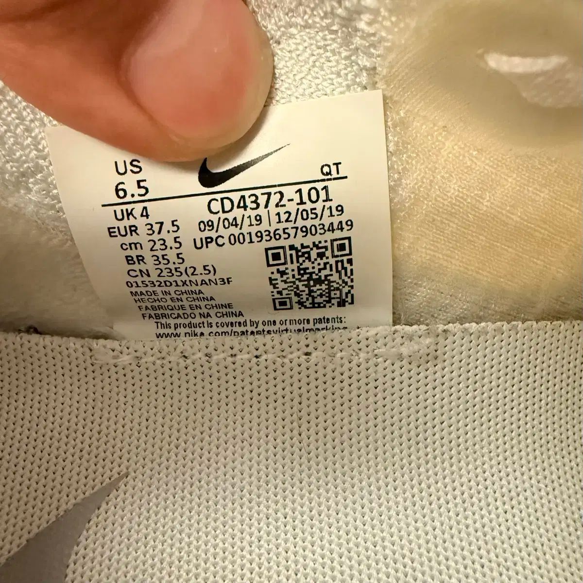フライニット ランニングシューズ
