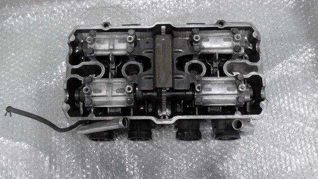CB400 SUPER FOUR NC31-1101xxx の シリンダーヘッド 1758766060