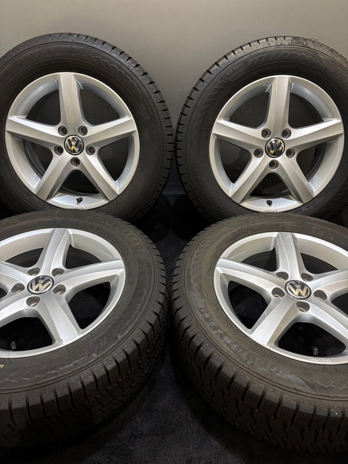 215 60R16 GOODYEAR ICE NAVI8 21年製 VW フォルクスワーゲン 純正 16インチ 6.5J 42 112 5H スタッドレス 4本 パサート 南4-K222