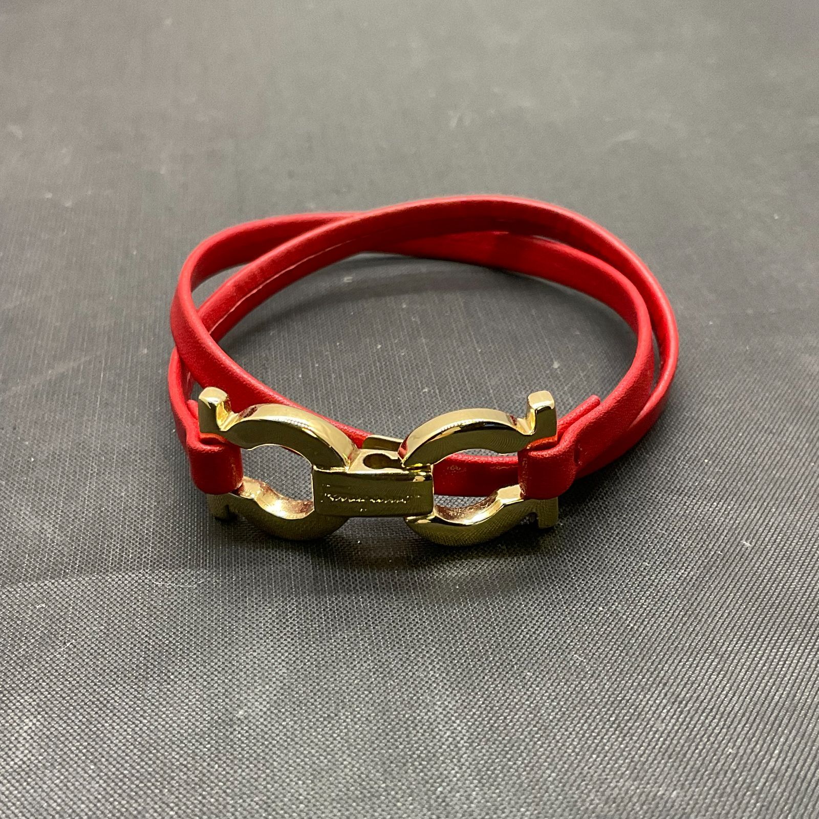 サルヴァトーレフェラガモ バングル ブレスレットガンチーニ