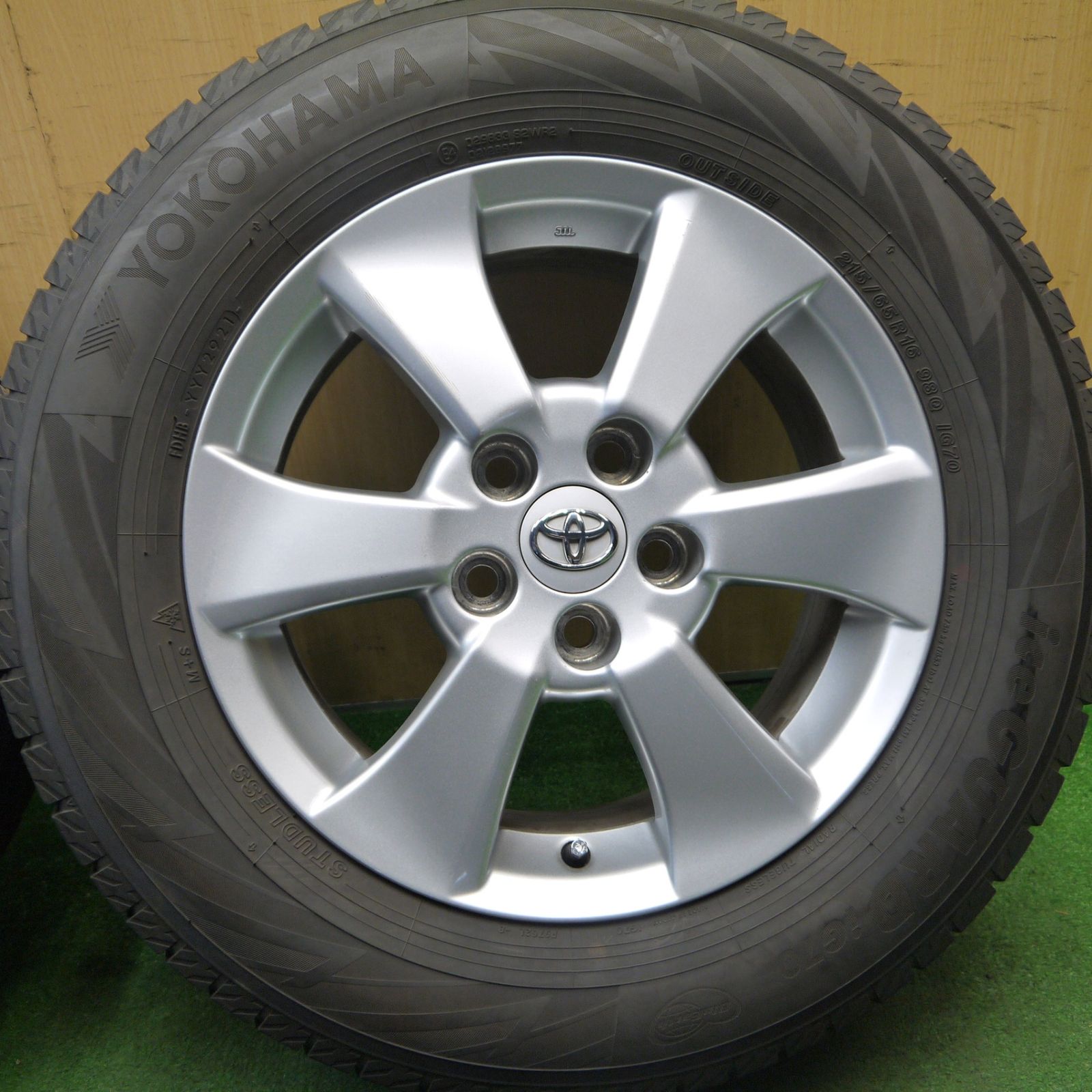 送料無料！トヨタ30系アルファード・ヴェルファイア 純正 215/65R16