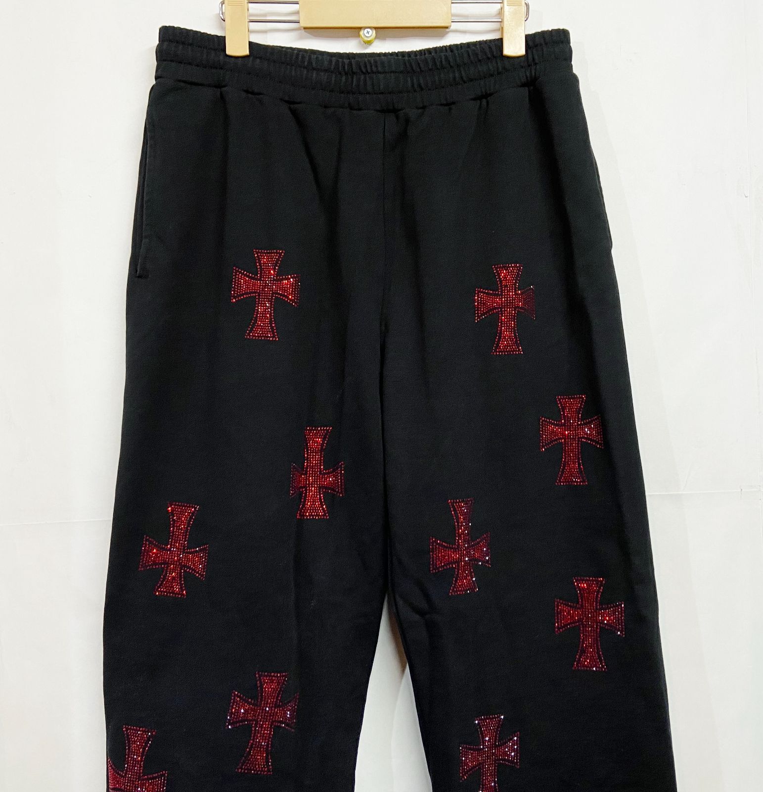 UNKNOWN | アンノウン Cross Rhinestone Joggers クロスラインストーンスウェットパンツ