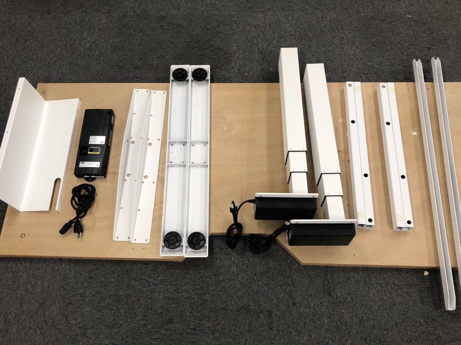 スチールケースの電動式昇降デスク(幅160cm)※直接引取限定(兵庫県尼崎市) スチールケースの電動式昇降デスク(幅160cm)※直接引取限定(兵庫