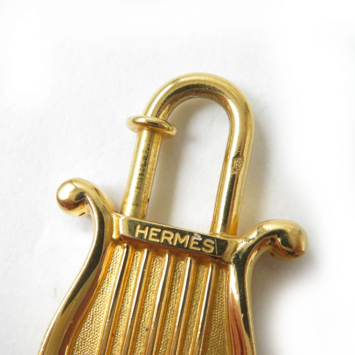 HERMES エルメス カデナ ハープ 1996年 限定 ゴールド 楽器モチーフ - キーホルダー