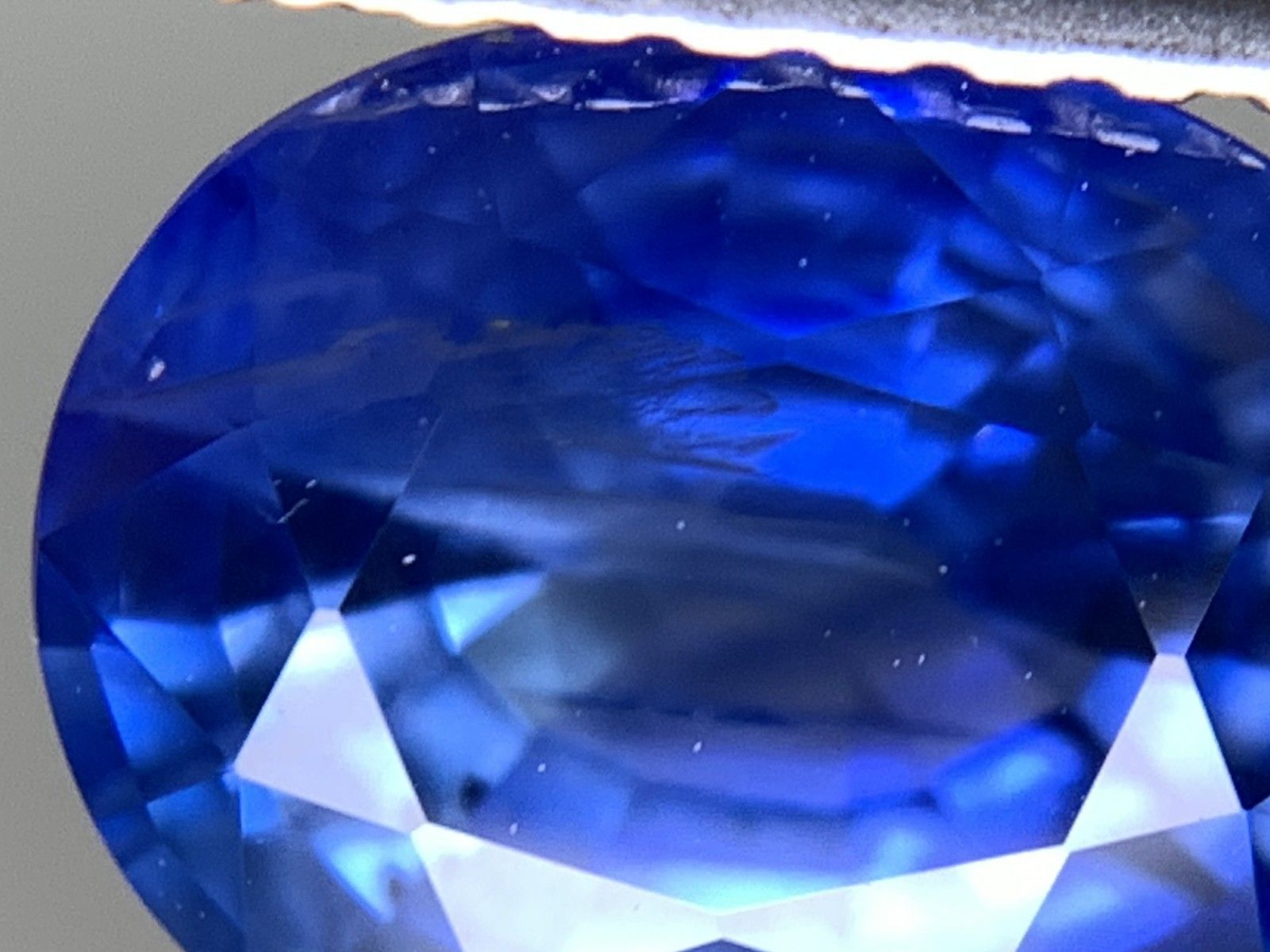 サファイア 3.01ct AIGS宝石鑑別書付き Cornflower Blue 9.06㎜×7.31  