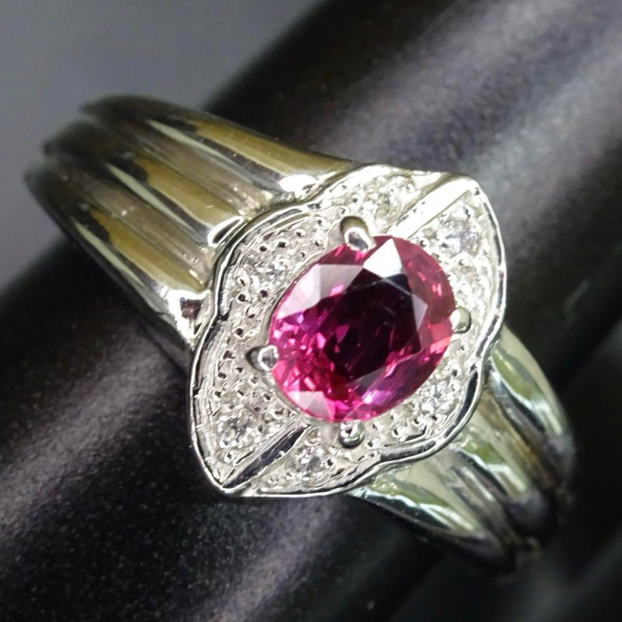 プラチナ pt900 天然ルビー0.46ct 天然ダイヤモンド0.03ct デザイン