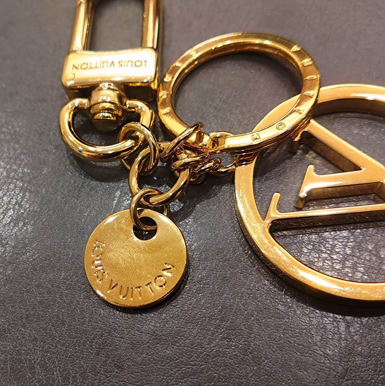 美品 ルイヴィトン ポルトクレ LVサークル キーリング チャーム M68000 ルイヴィトン ポルトクレ LVサークル キーリング チャーム M68000