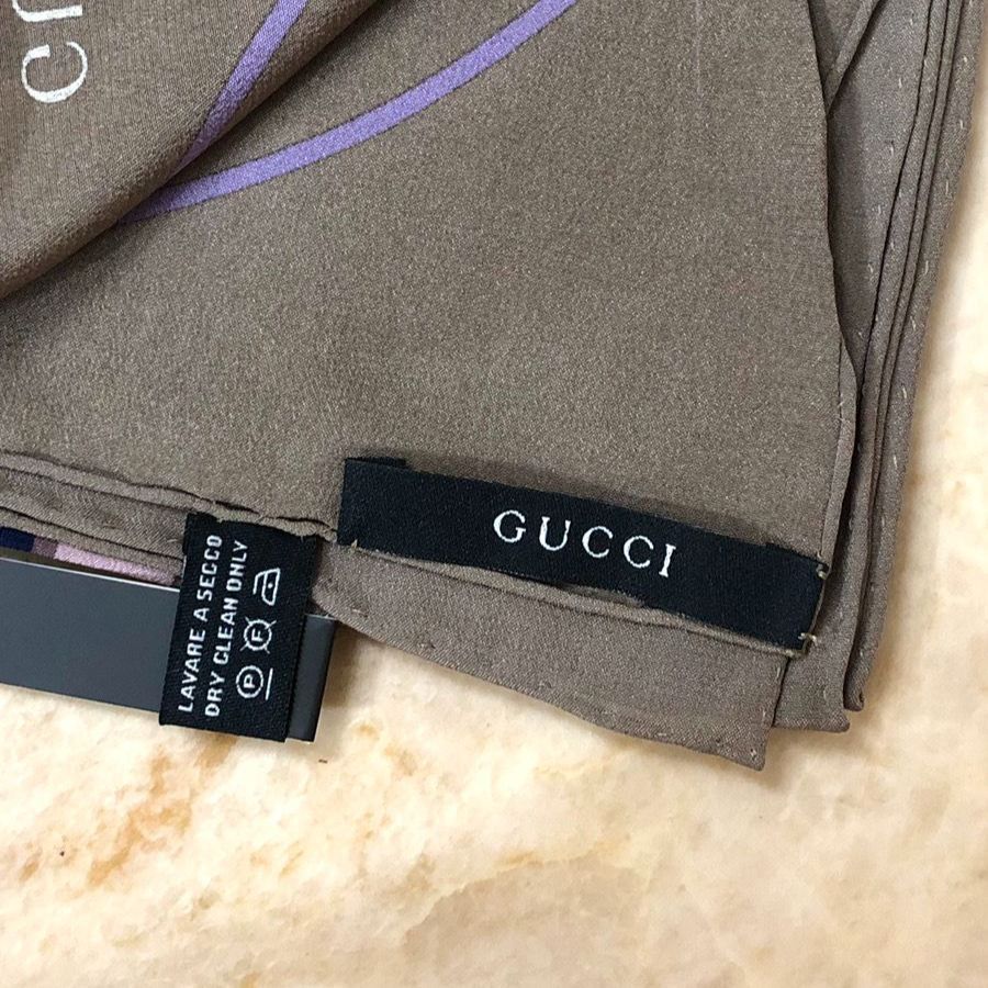 GUCCI 大判シルクスカーフ ブラウン系 GUCCI グッチ 大判 スカーフ シルク100％ ブラウン系 - メルカリ
