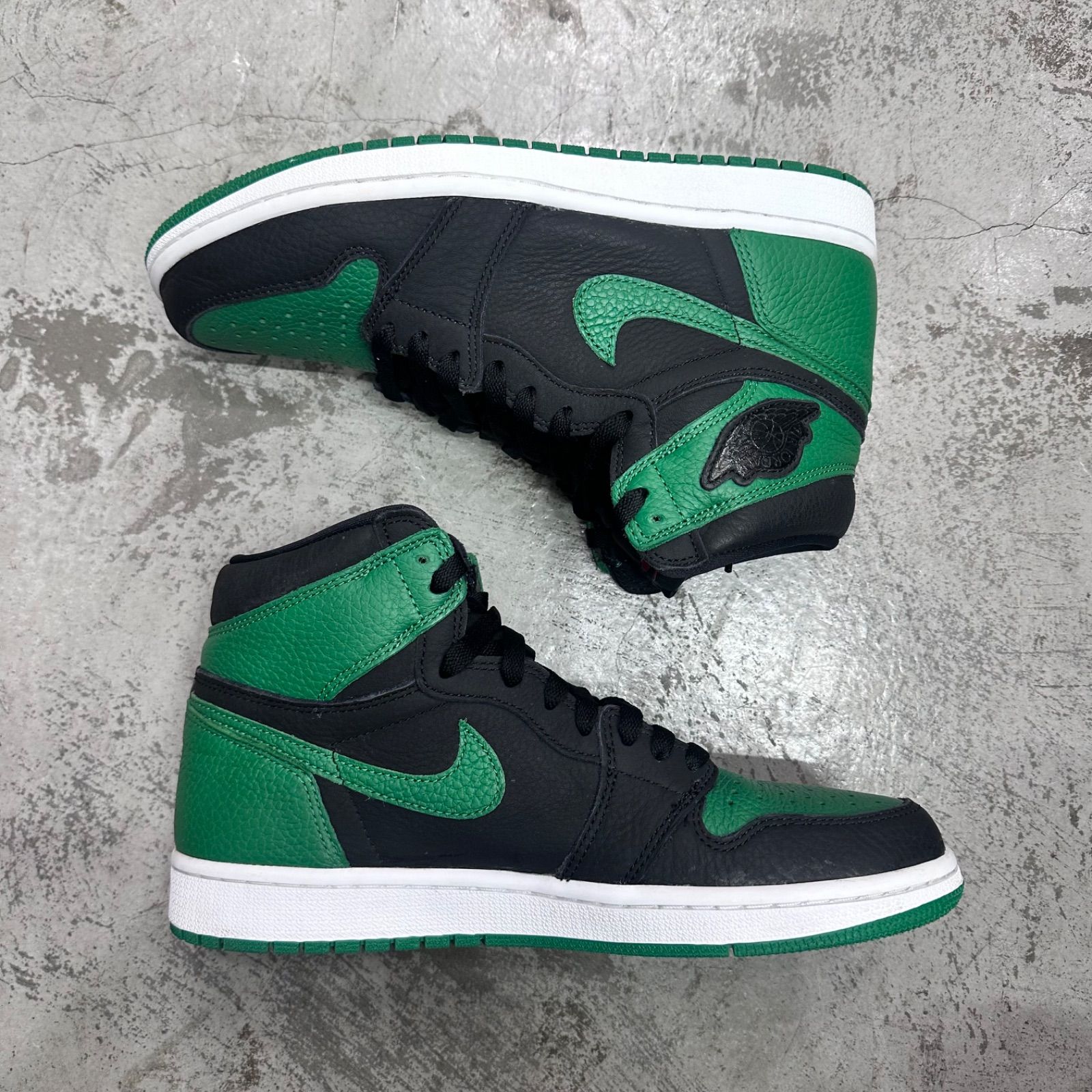 NIKE公式】エア ジョーダン 1 'Black/Pine Green' (555088-030