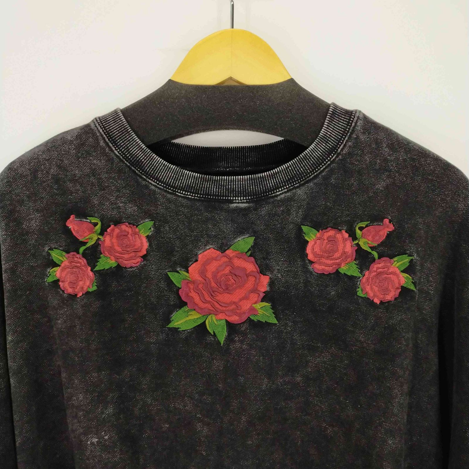 ジュエティ jouetie 薔薇刺繍ウォッシュド加工スウェットプルオーバー 