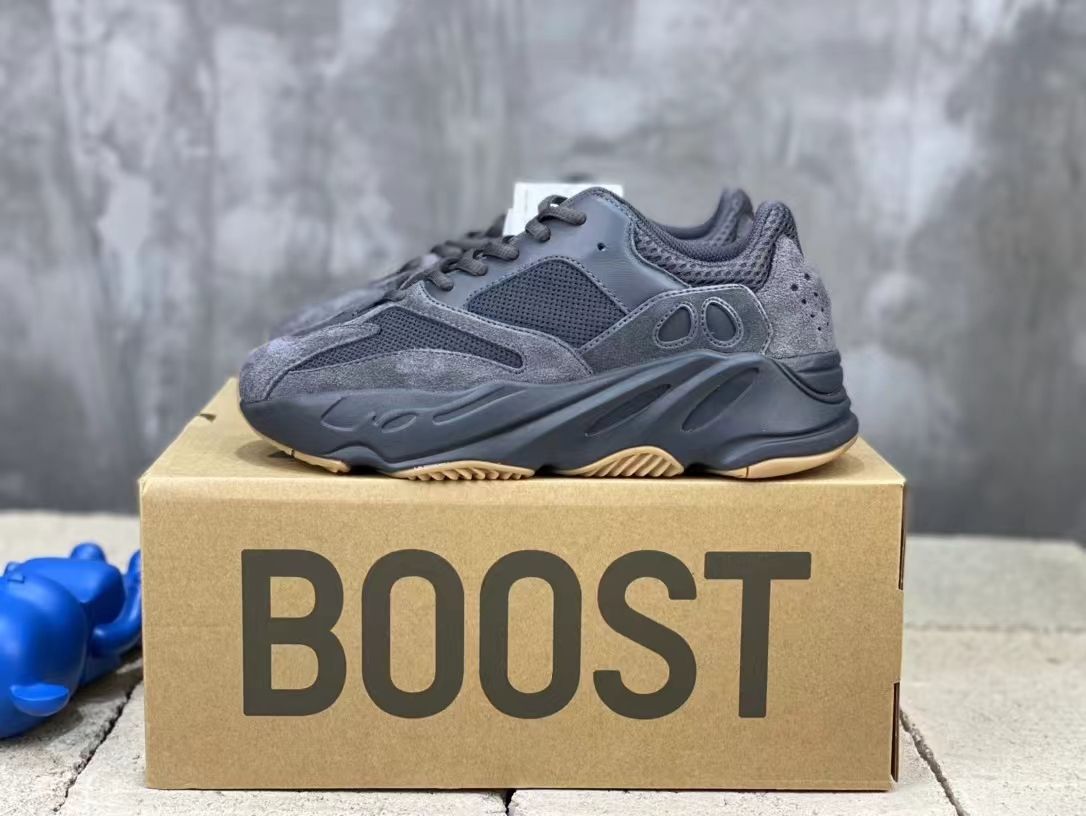 【adidas】Yeezy Boost 700'Utility Black'