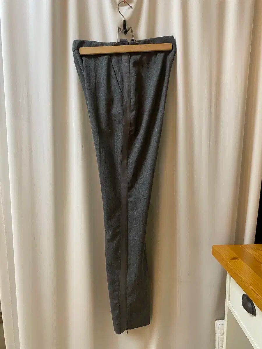 PRADA グレー スラックス キャロット パンツ