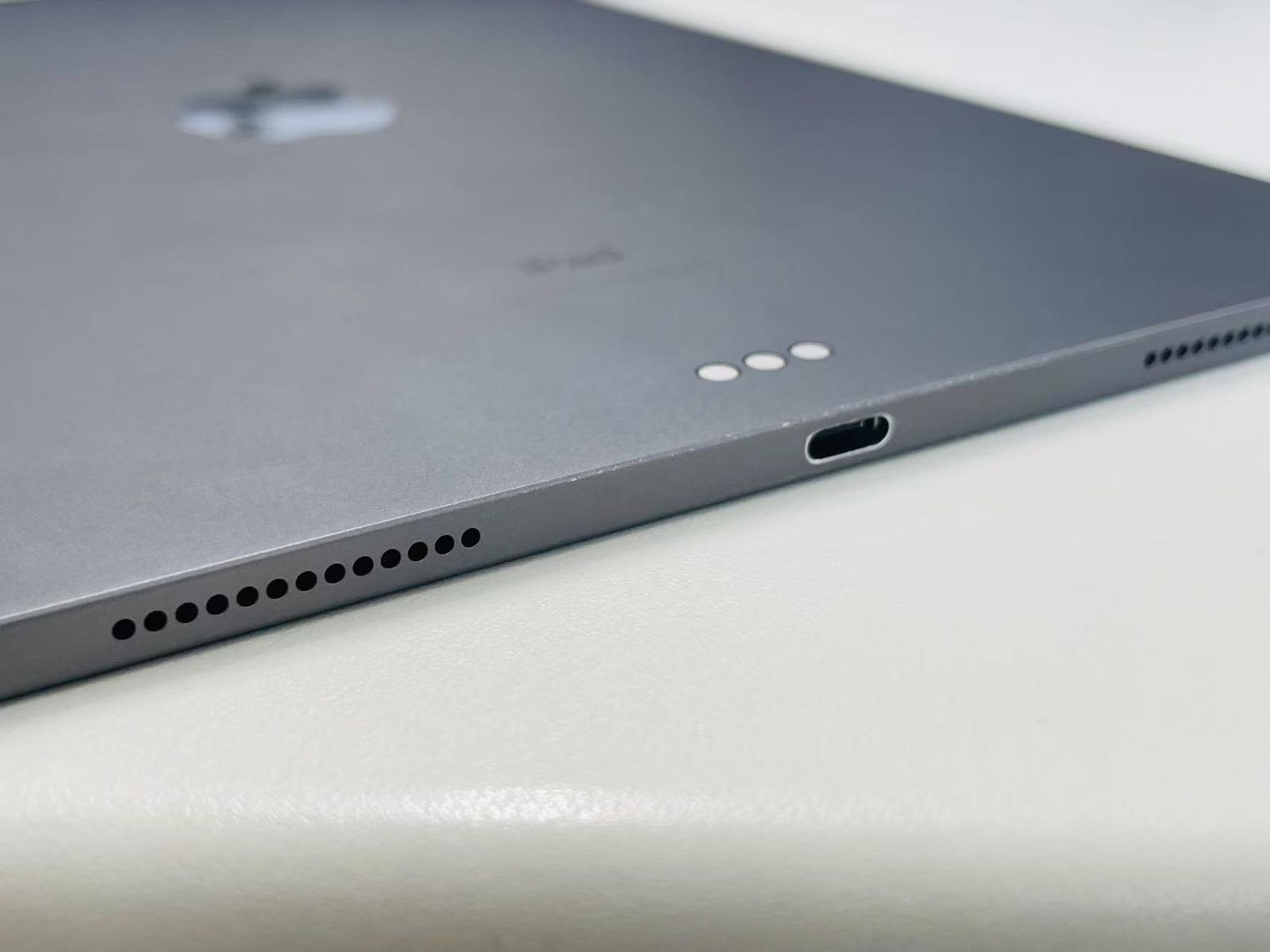 iPad Pro 11インチ Wi-Fi スペースグレー A1980訳あり 11インチiPad Pro Wi-Fi 1TB - スペースグレイ [整備済製品