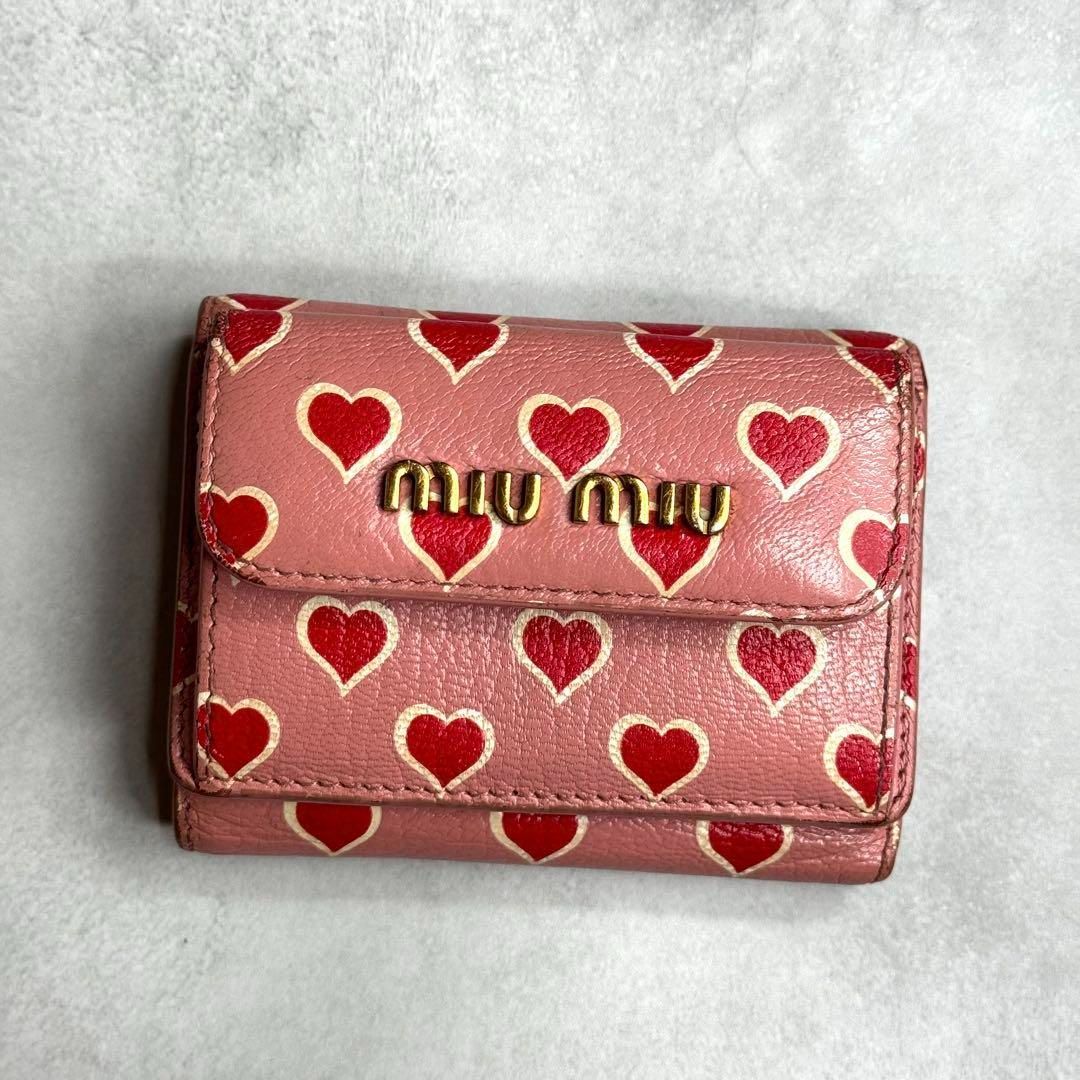 miu miu ミュウミュウ パターンハートコンパクトウォレット 三