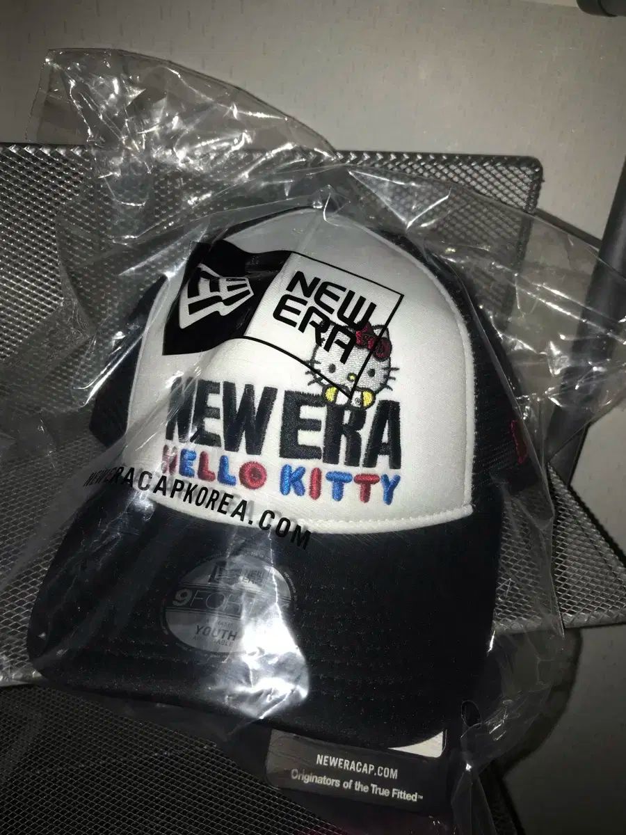 NEW ERA ニューエラ ハローキティ キッズ A フレーム トラッカー ボールキャップ ブラック