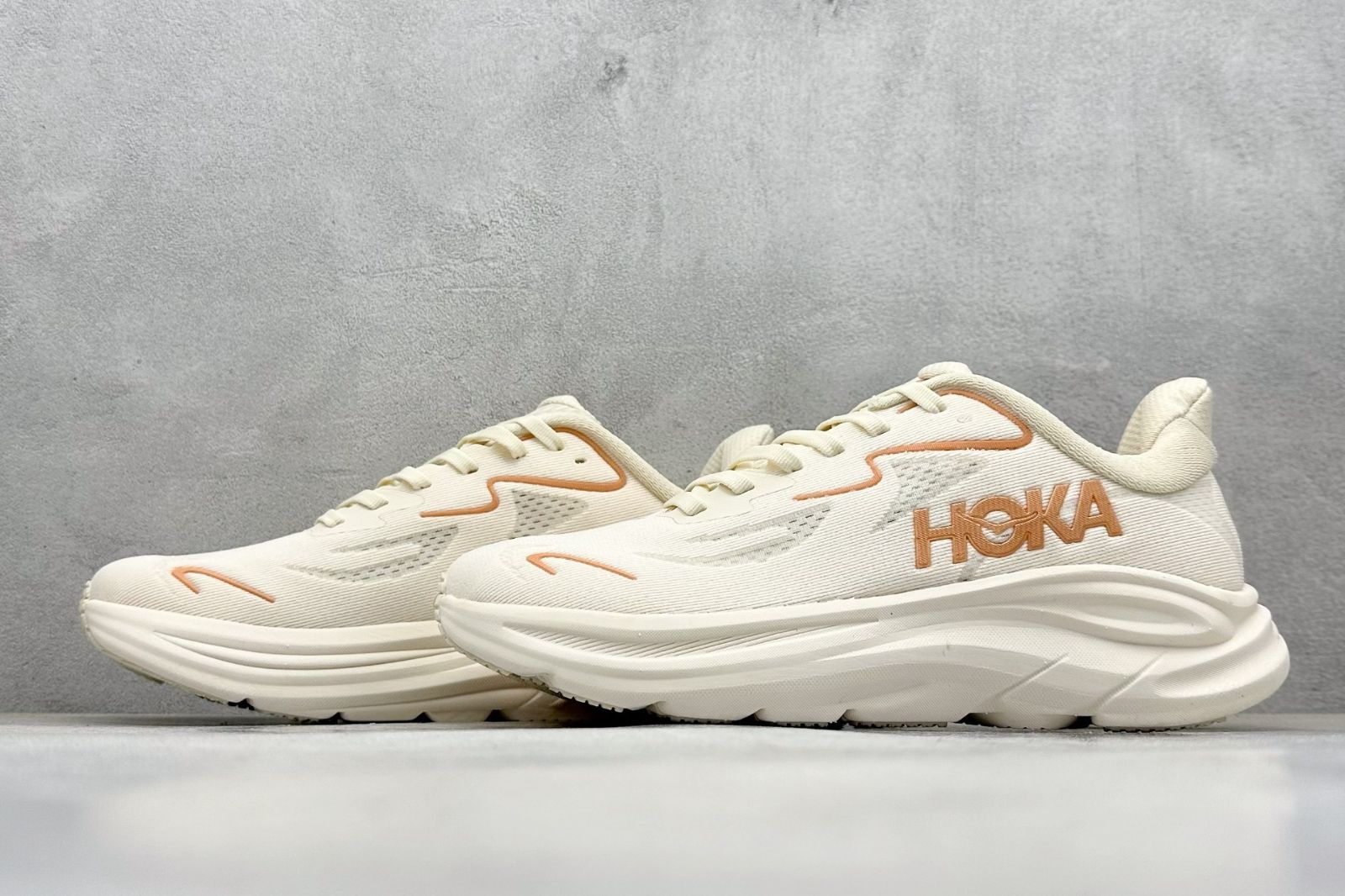 CLIFTON 10 クリフトン スニーカー ランニングシューズ ランニング マラソン ランシュー ベージュ