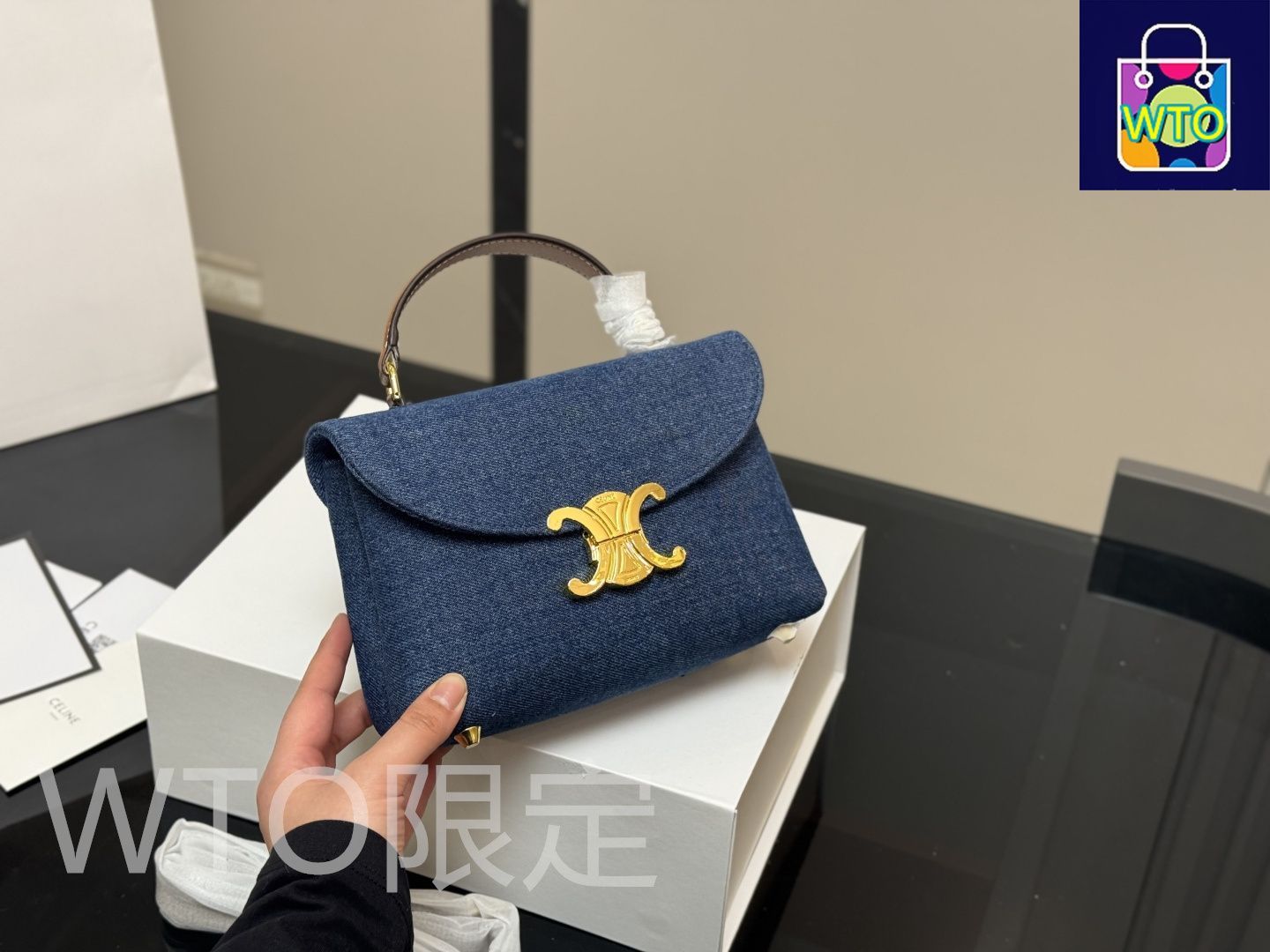 CELINE ボックスとカード、バック袋付き Celine] ニノ ミニバッグ - 折り畳みボックス付き | セリーヌ