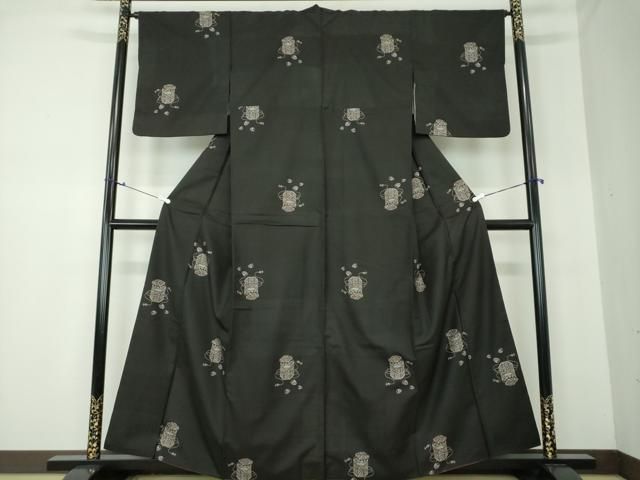 平和屋着物○本場大島紬 9マルキ 地空 貝桶文 正絹 逸品 DAAQ3491ps