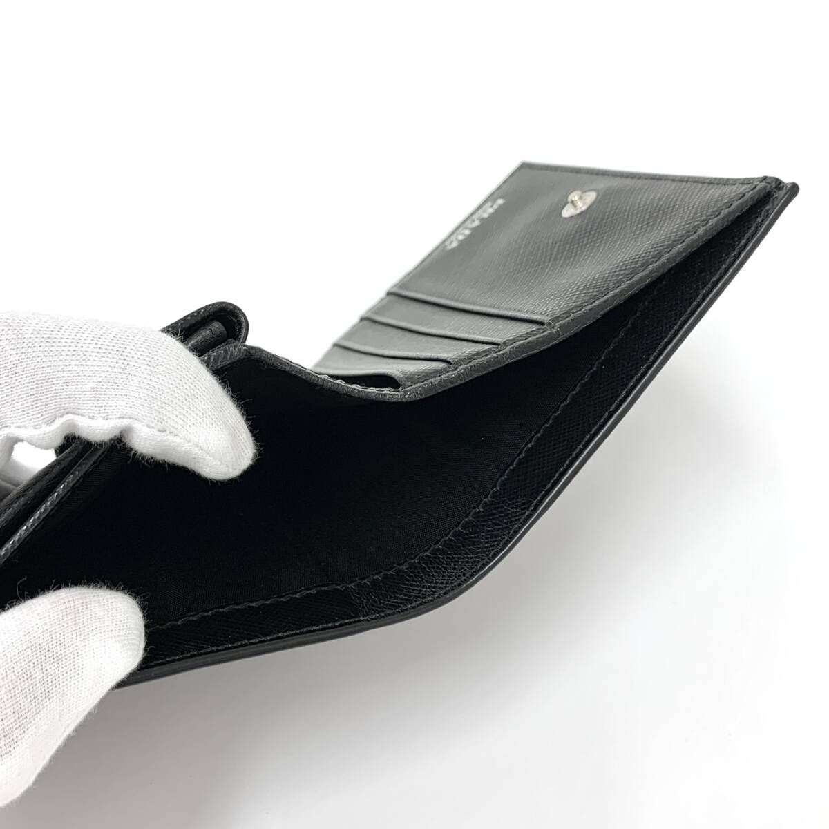 A1341 美品!格安!PRADA プラダ サフィアーノ レザー フラワー A1341 美品!格安!PRADA プラダ サフィアーノ レザー フラワー