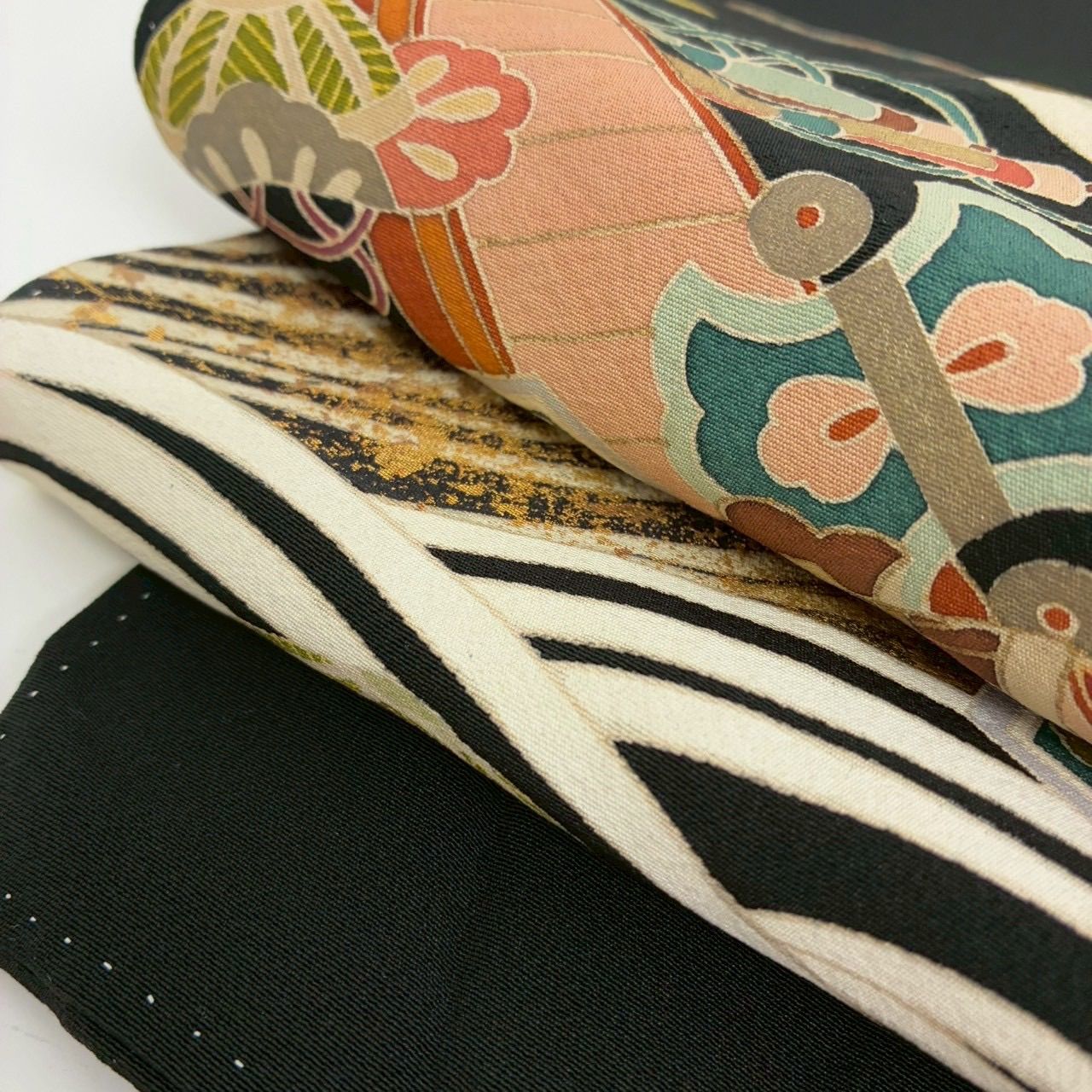 金駒刺繍 宝尽くし 黒留袖 正絹 裄65.5 比翼 袷 着物 MK-457 - メルカリ
